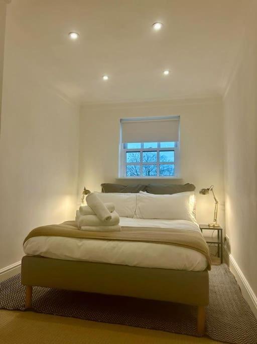 Epic Location, Views & Large Private Terrace Leilighet Windsor Eksteriør bilde