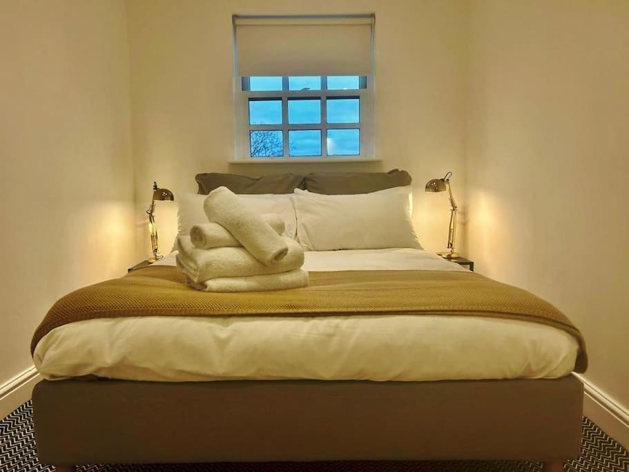 Epic Location, Views & Large Private Terrace Leilighet Windsor Eksteriør bilde
