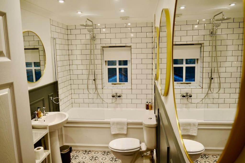 Epic Location, Views & Large Private Terrace Leilighet Windsor Eksteriør bilde