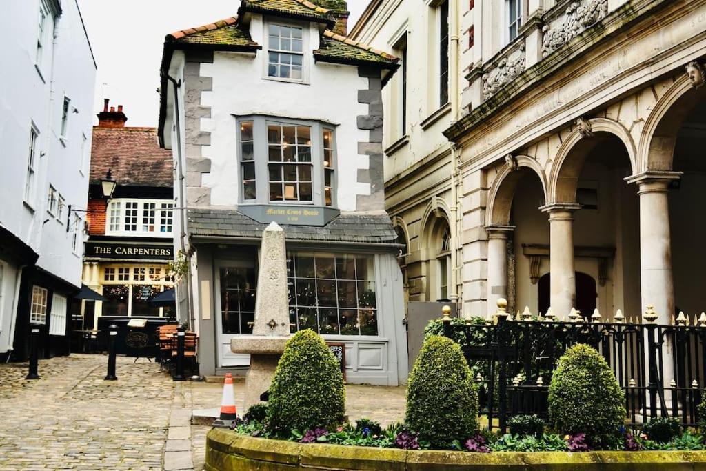 Epic Location, Views & Large Private Terrace Leilighet Windsor Eksteriør bilde